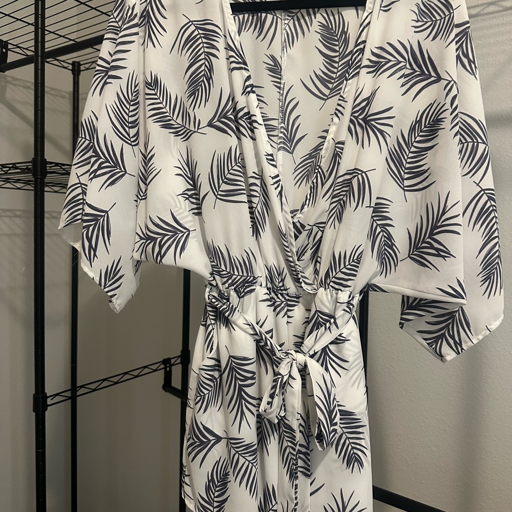 Chic White and Black Leaf Print Long Sleeve Dress